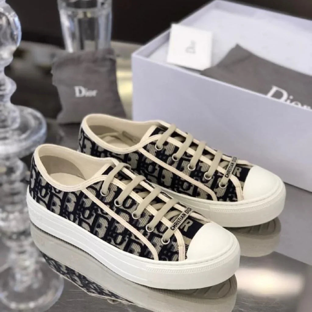 Walk鈥檔鈥橠ior Sneakers Oblique Embroidered