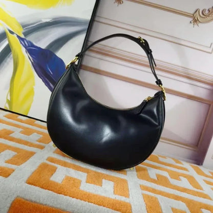 Fendi Crescent Bag Large Letter Decorative Bag Women鈥檚 Crossbody Bag