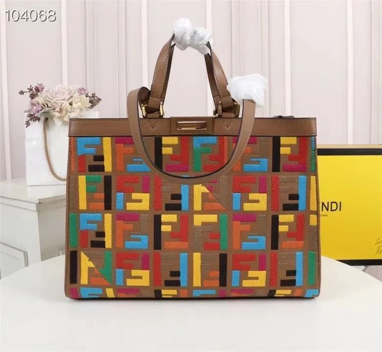 Fendi Sunshine Medium Raffia Hand Bag