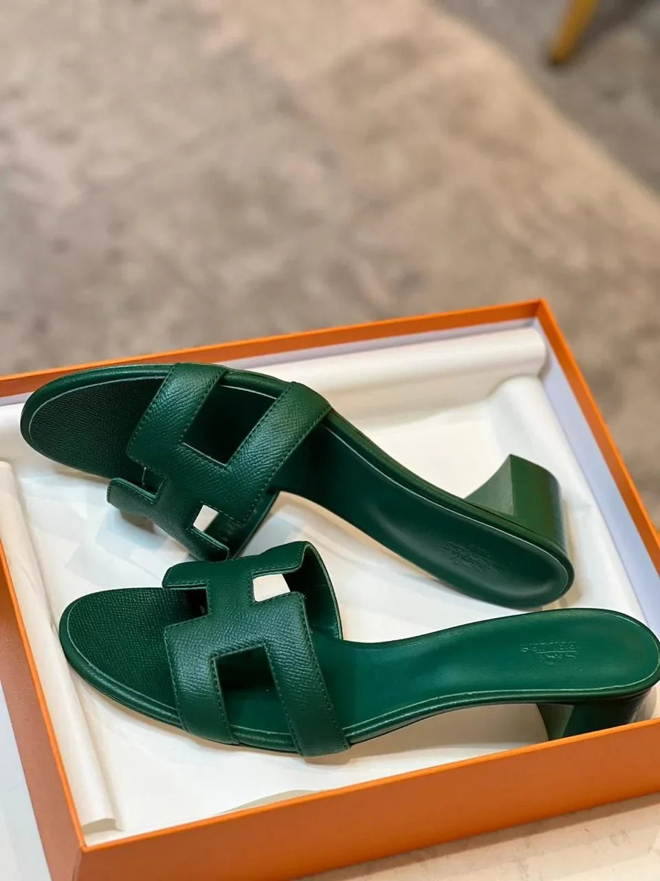 Women鈥檚 H Cut-out Sandals In Calf Leather