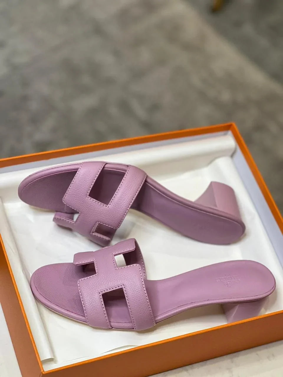 Women鈥檚 H Cut-out Sandals In Calf Leather