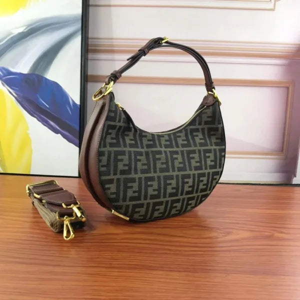 Fendi Crescent Bag Large Letter Decorative Bag Women鈥檚 Crossbody Bag
