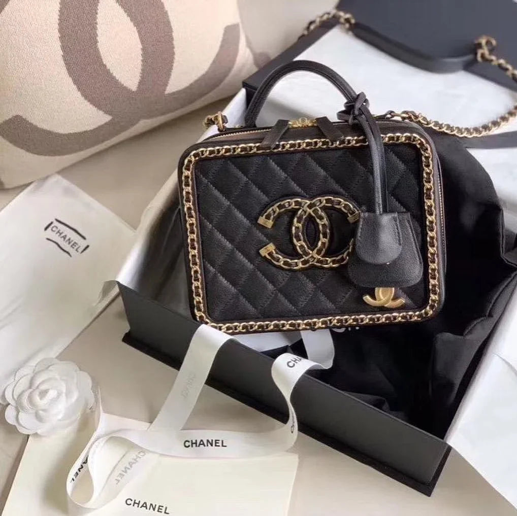 Chanel Filigree Vanity Case Quilted Caviar Gold 鈥� Black